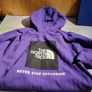 Women's The North Face box hoody. Gently warn, size large.